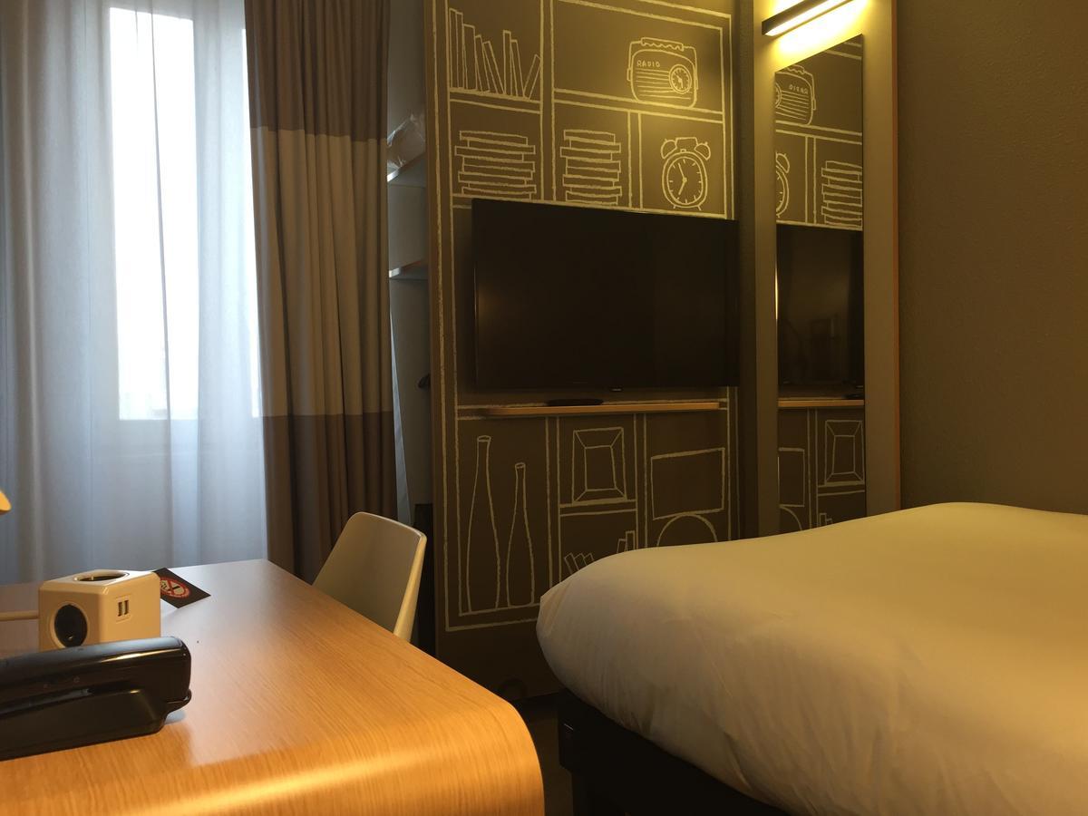 Hotel Ibis Clichy Centre Mairie Exterior foto
